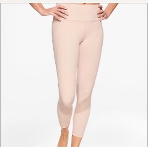 Athleta women’s Elation 7/8 leggings in great condition